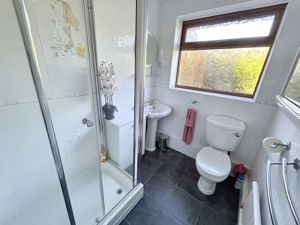 Shower room- click for photo gallery